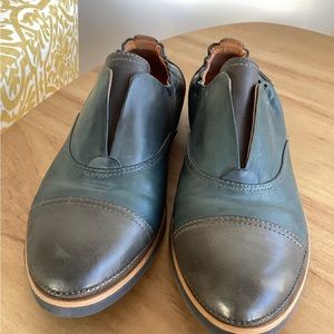 Pikolinos cap toe loafer